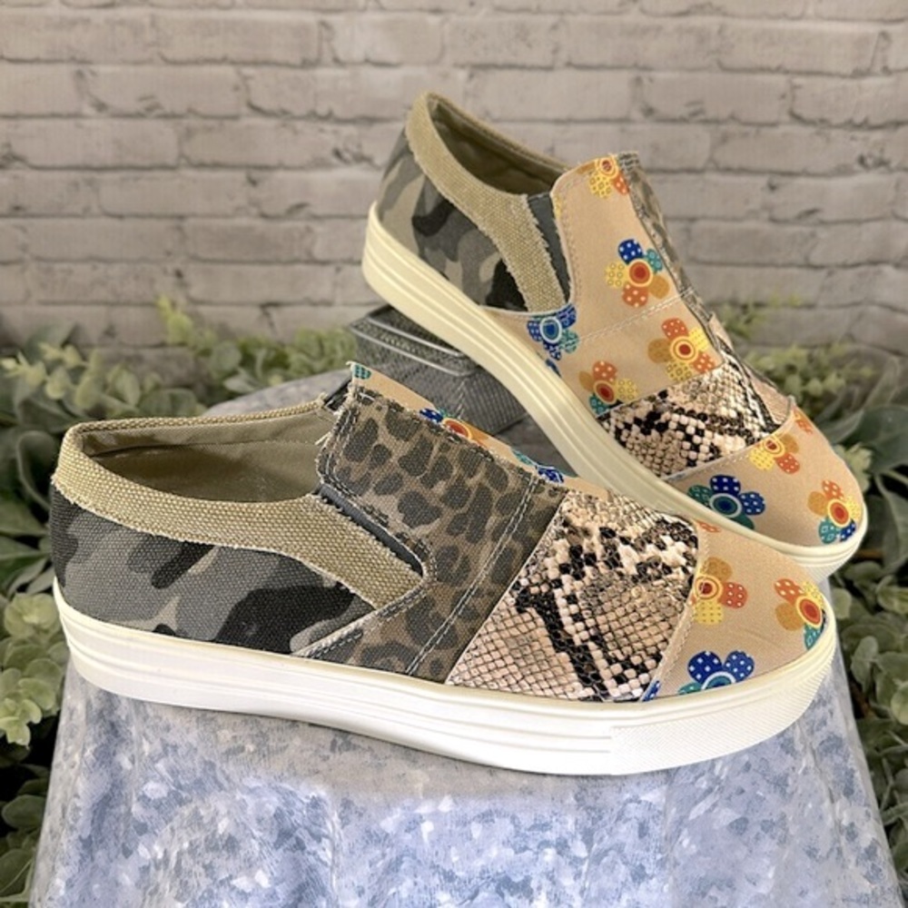 ZoLucky Tan Canvas Multimedia & Multicolor Fashion Casual Slip-Ons WMS 9M☀️NWOT